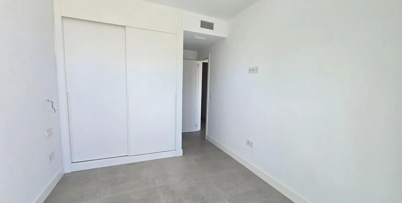 Sale of middle floor apartment in Fuengirola 18