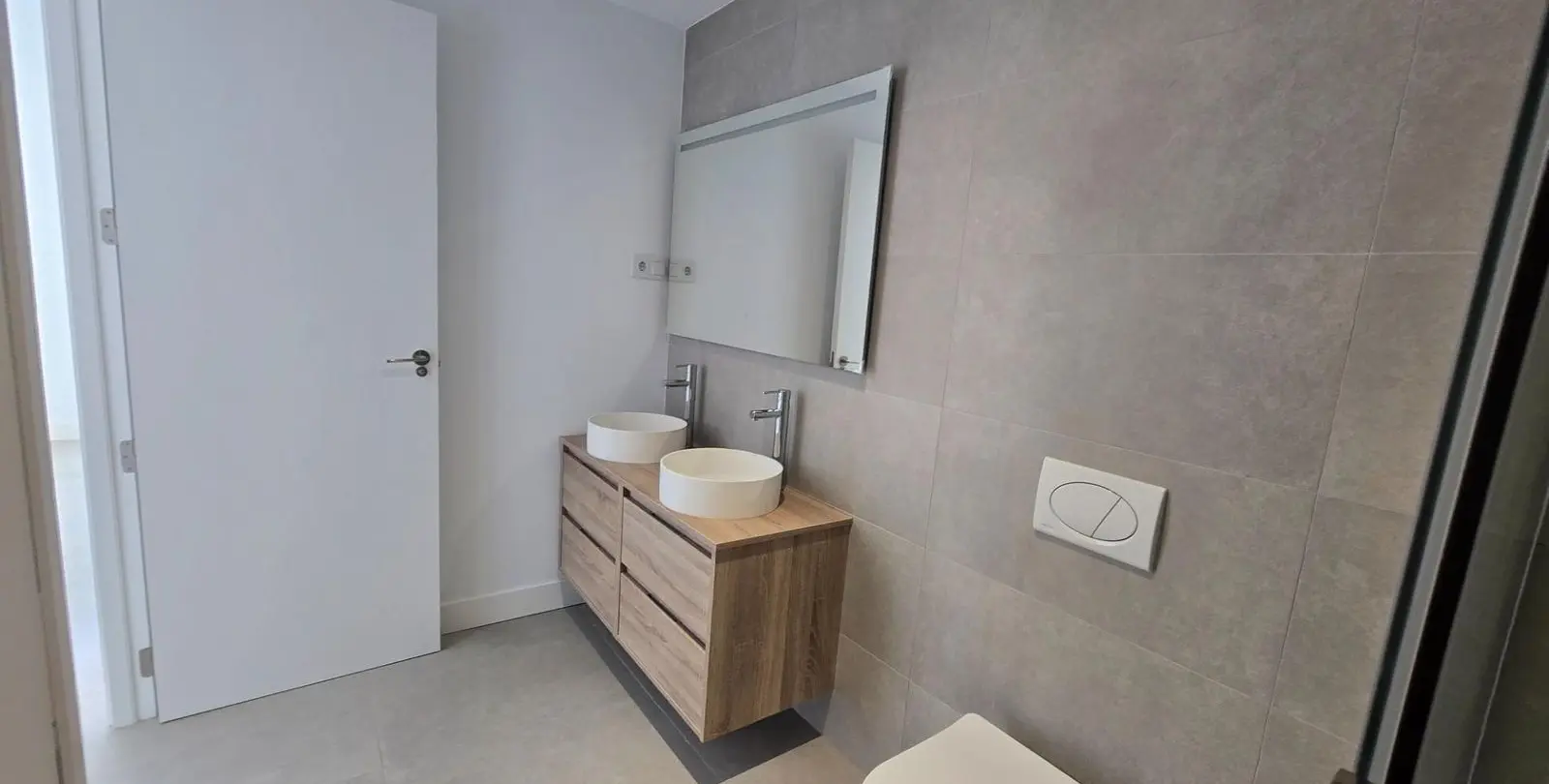 Sale of middle floor apartment in Fuengirola 21
