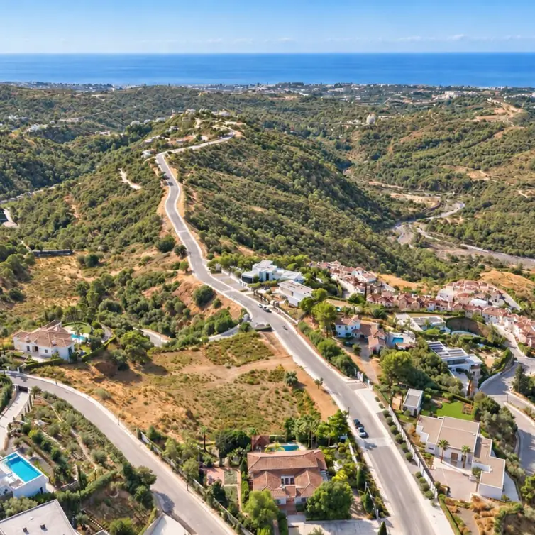 Sale of residential plot in Benahavís