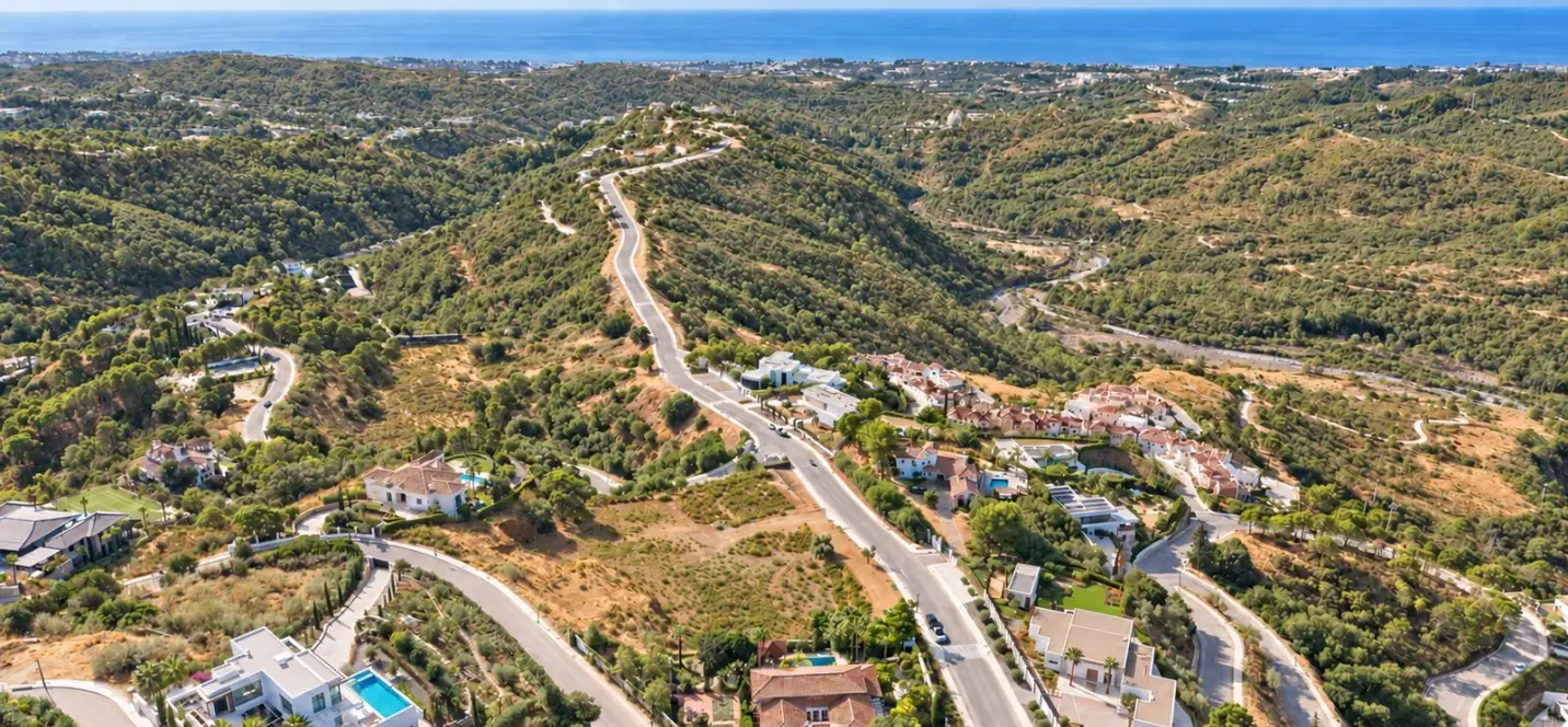 Sale of residential plot in Benahavís 1