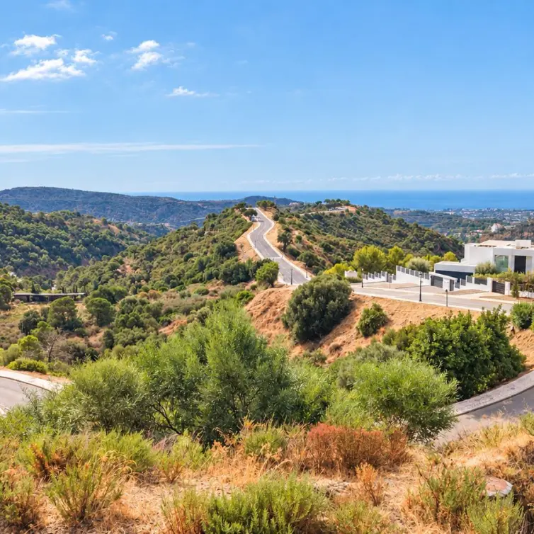Sale of residential plot in Benahavís