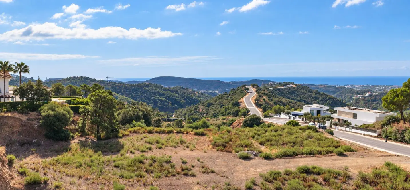 Sale of residential plot in Benahavís 1