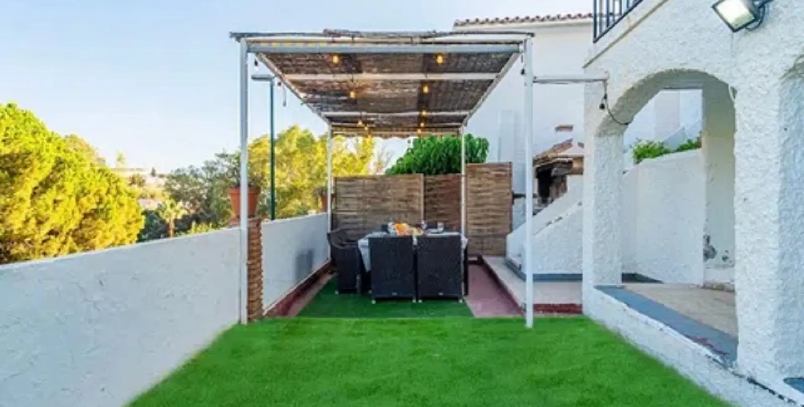 Sale of detached villa in Málaga Este 2