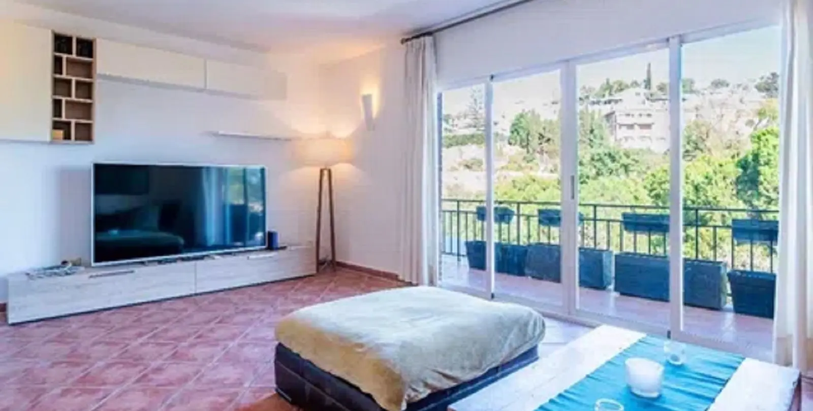 Sale of detached villa in Málaga Este 3