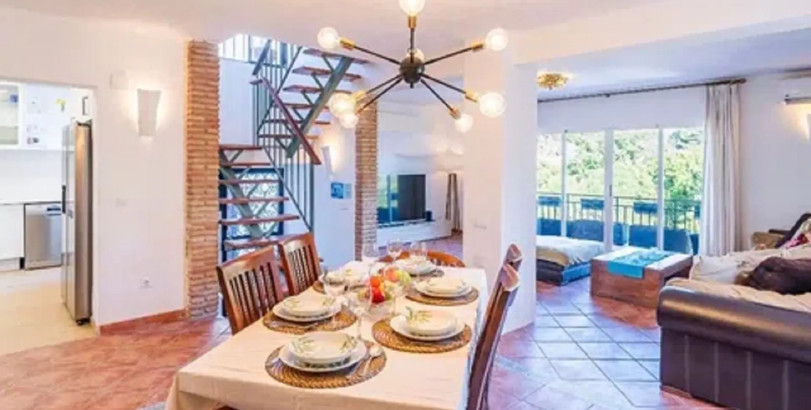 Sale of detached villa in Málaga Este 4