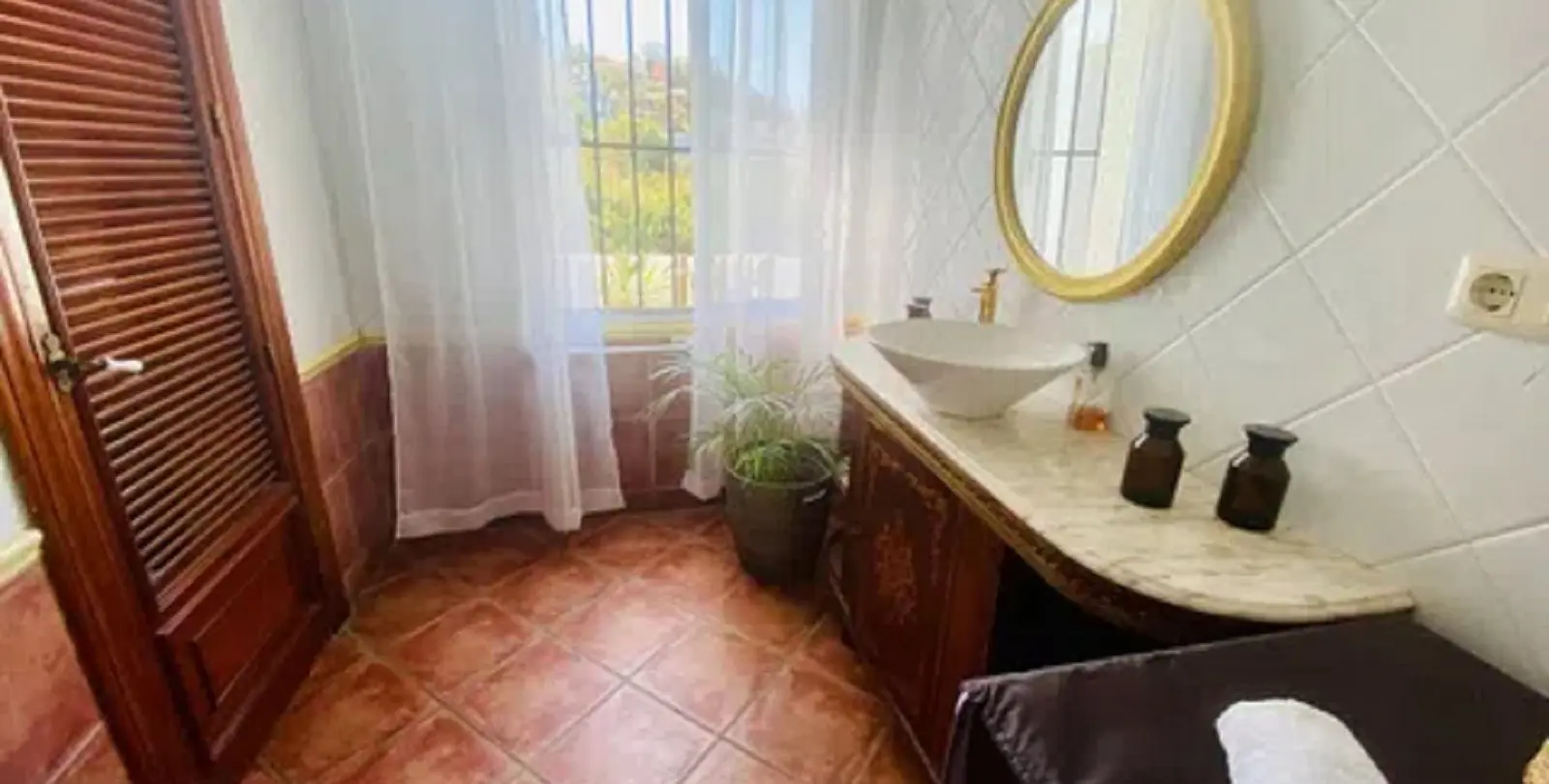Sale of detached villa in Málaga Este 6