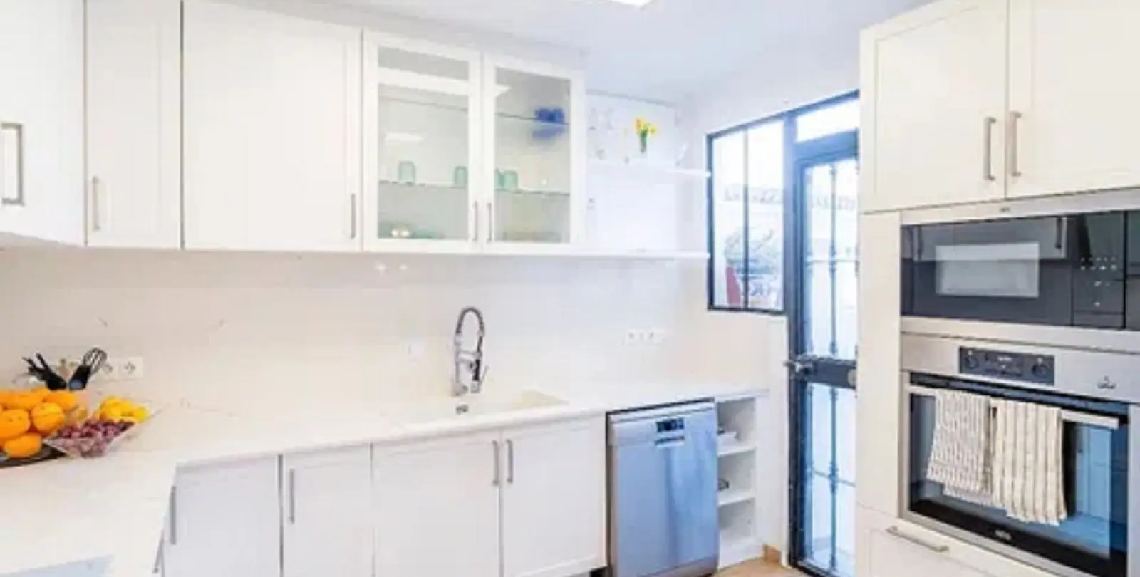Sale of detached villa in Málaga Este 11