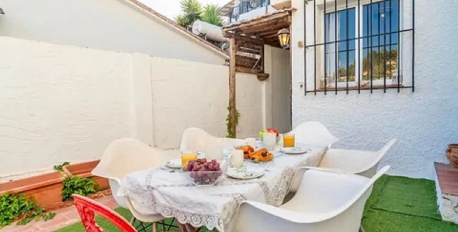 Sale of detached villa in Málaga Este 24