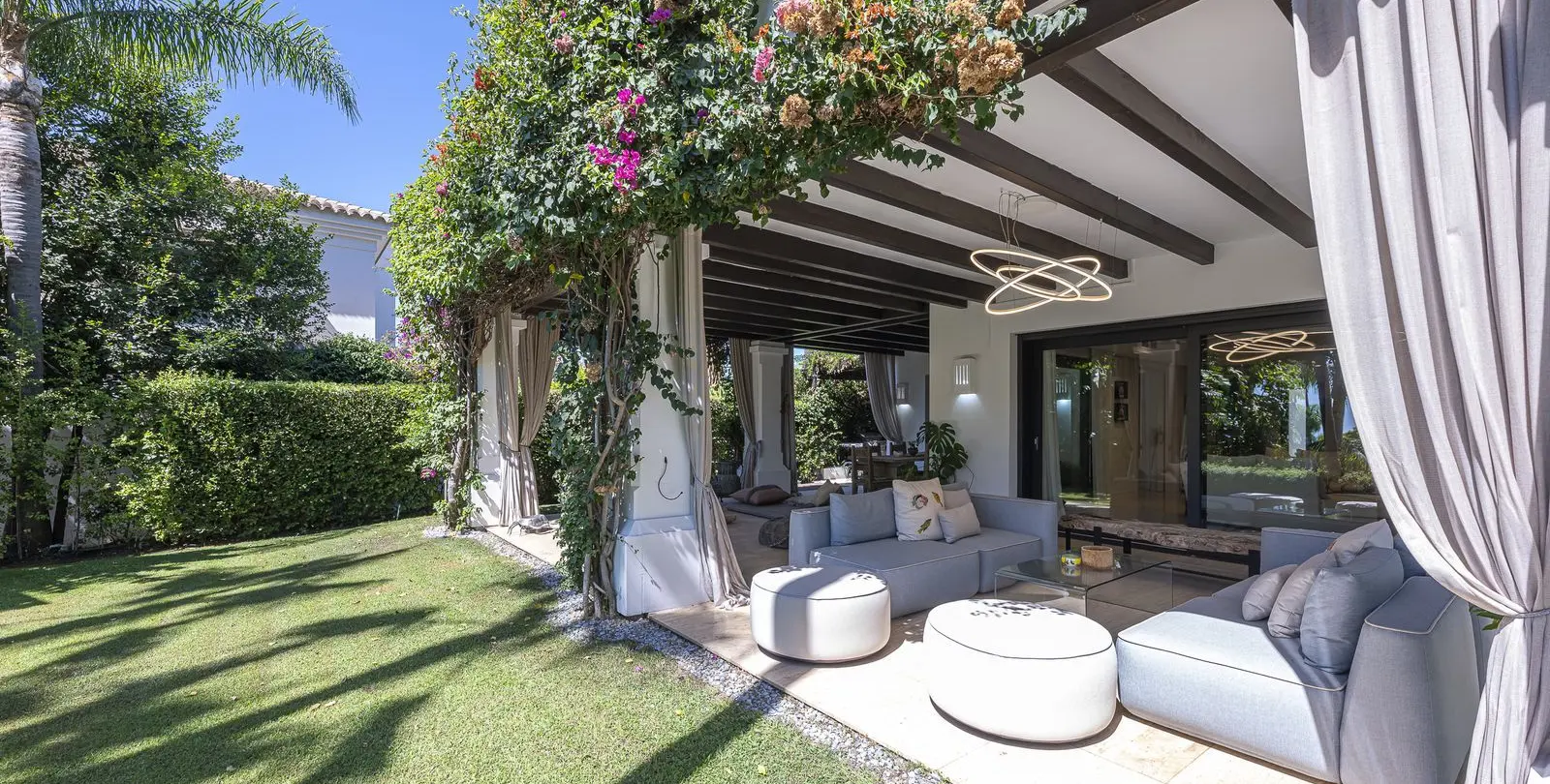 Sale of detached villa in The Golden Mile 2