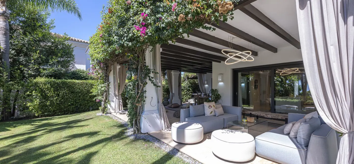 Sale of detached villa in The Golden Mile 1