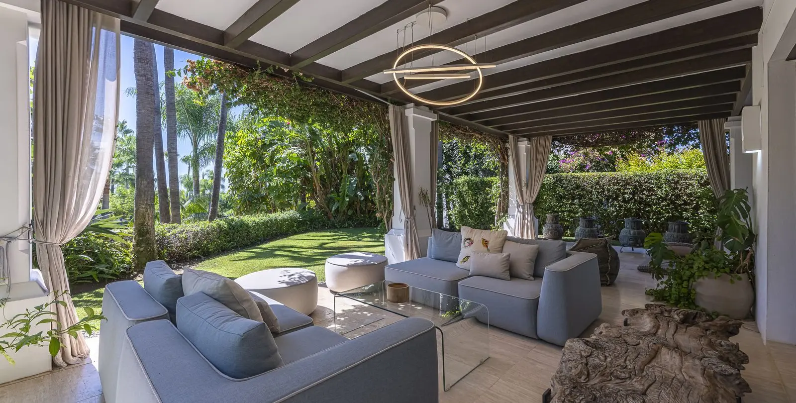 Sale of detached villa in The Golden Mile 3