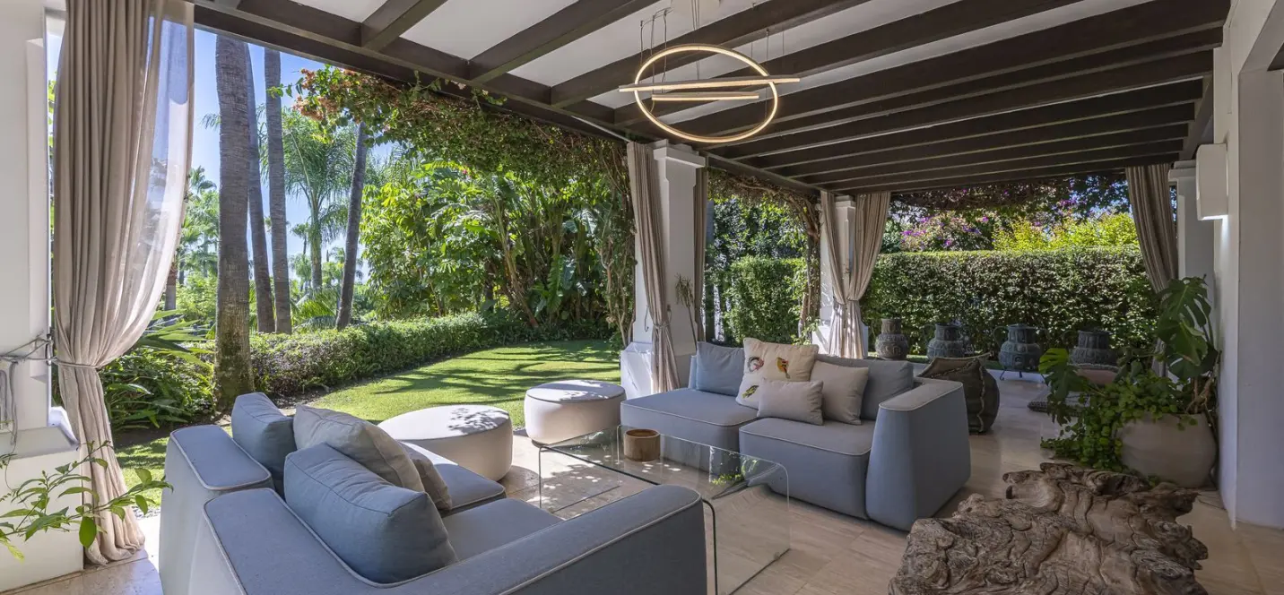Sale of detached villa in The Golden Mile 2