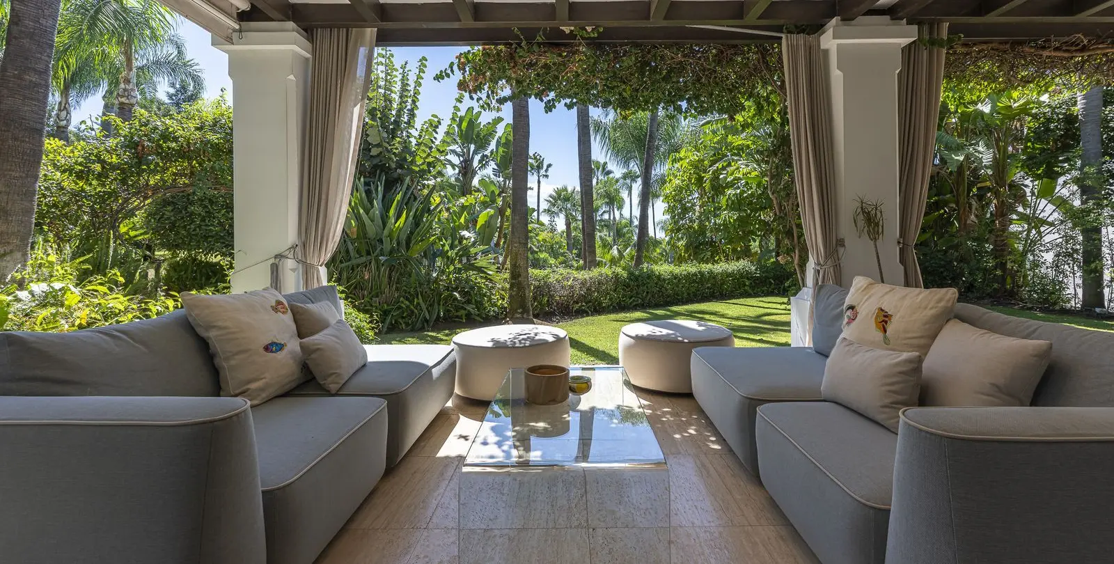 Sale of detached villa in The Golden Mile 4