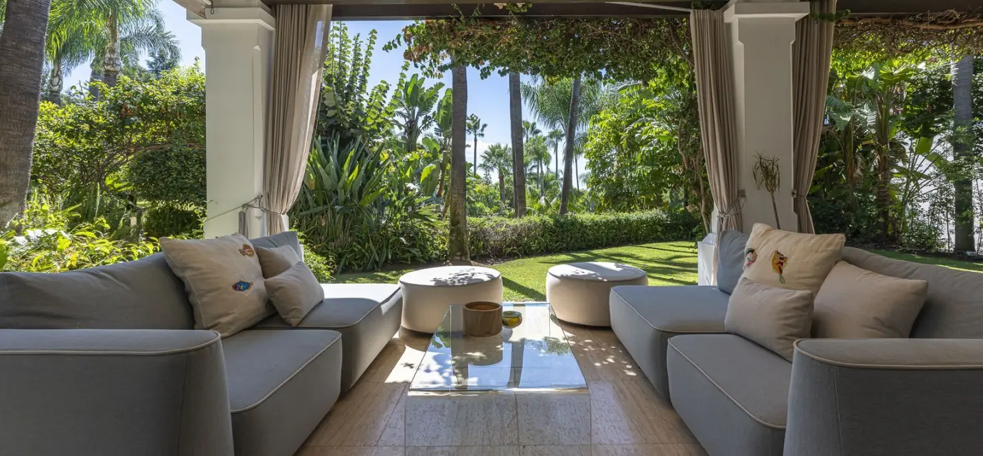 Sale of detached villa in The Golden Mile 3