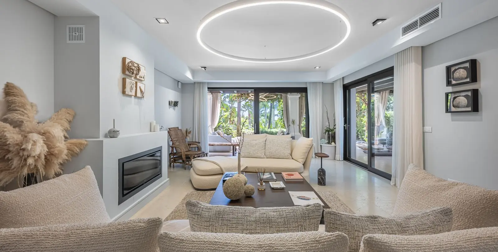 Sale of detached villa in The Golden Mile 6