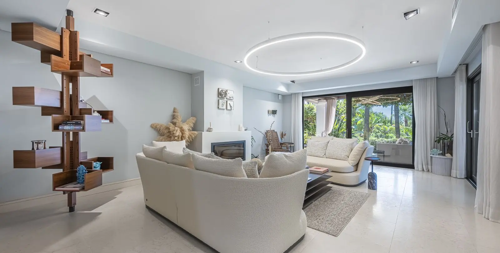 Sale of detached villa in The Golden Mile 7