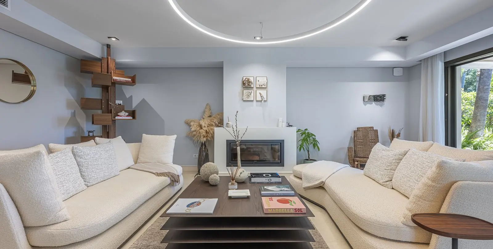 Sale of detached villa in The Golden Mile 8