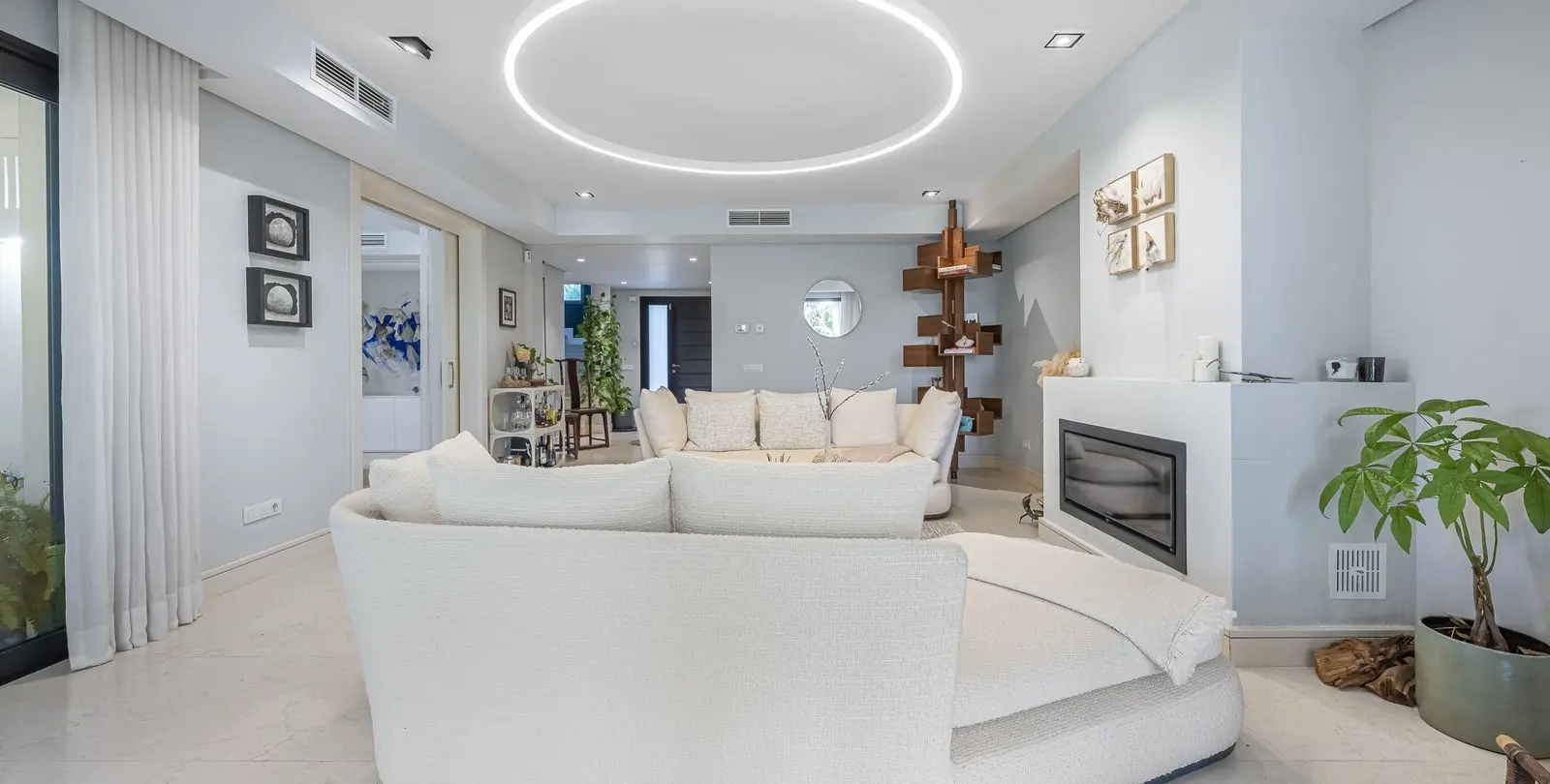 Sale of detached villa in The Golden Mile 9