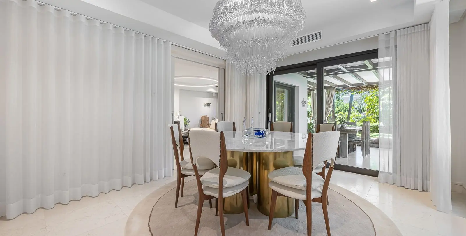 Sale of detached villa in The Golden Mile 11