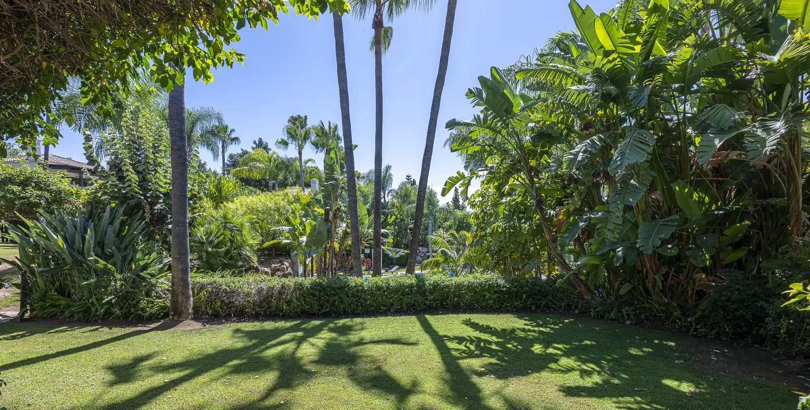 Sale of detached villa in The Golden Mile 12
