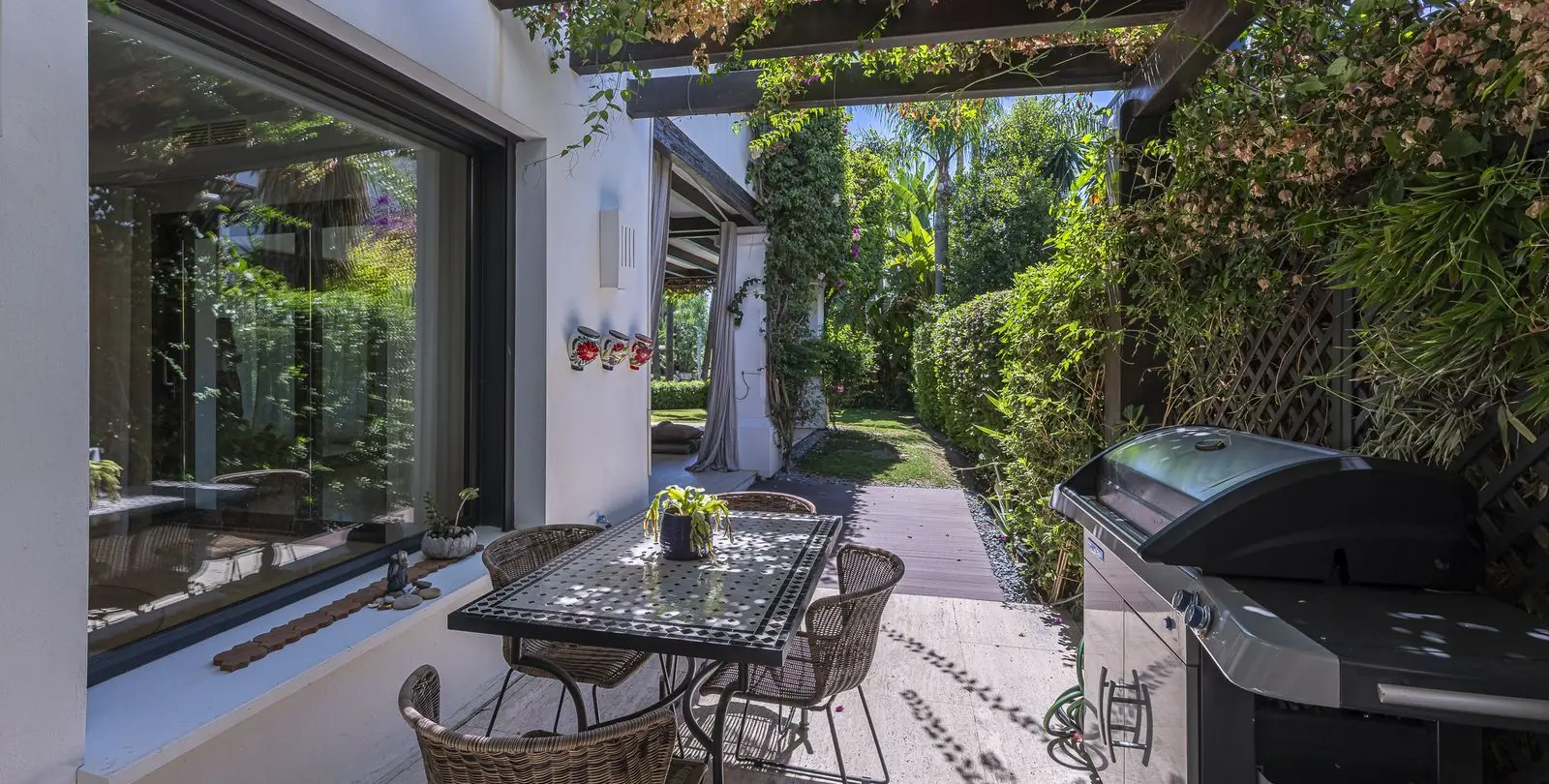 Sale of detached villa in The Golden Mile 15