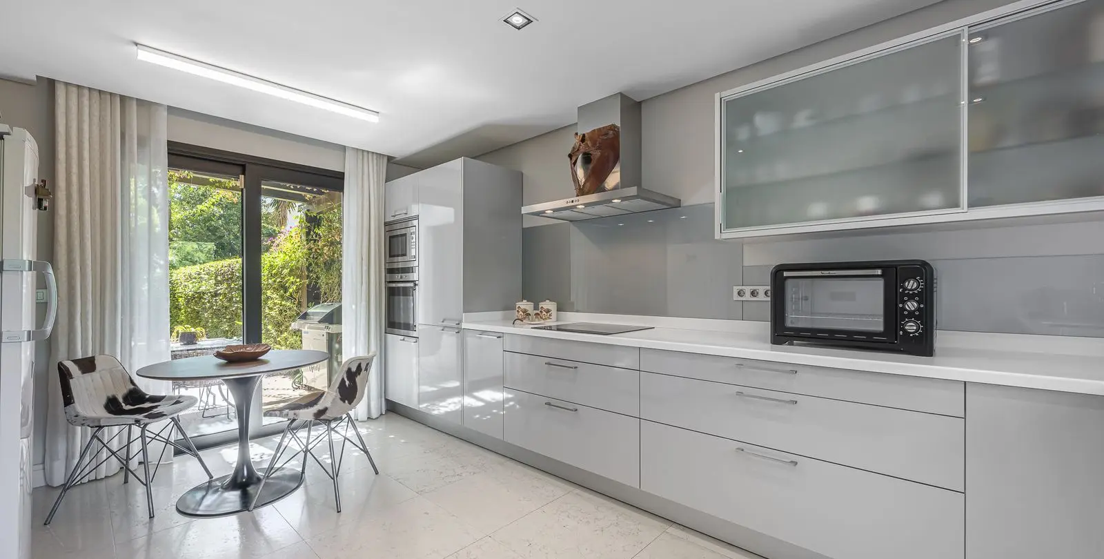 Sale of detached villa in The Golden Mile 16