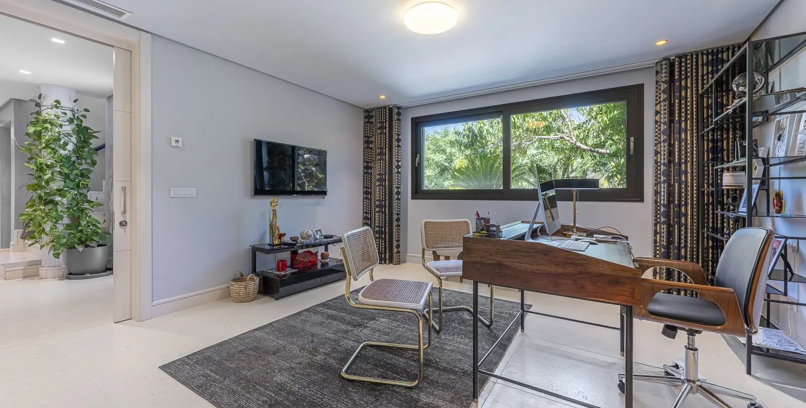 Sale of detached villa in The Golden Mile 21