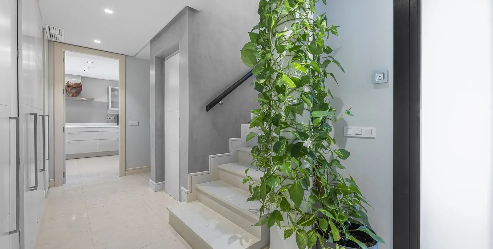 Sale of detached villa in The Golden Mile 24