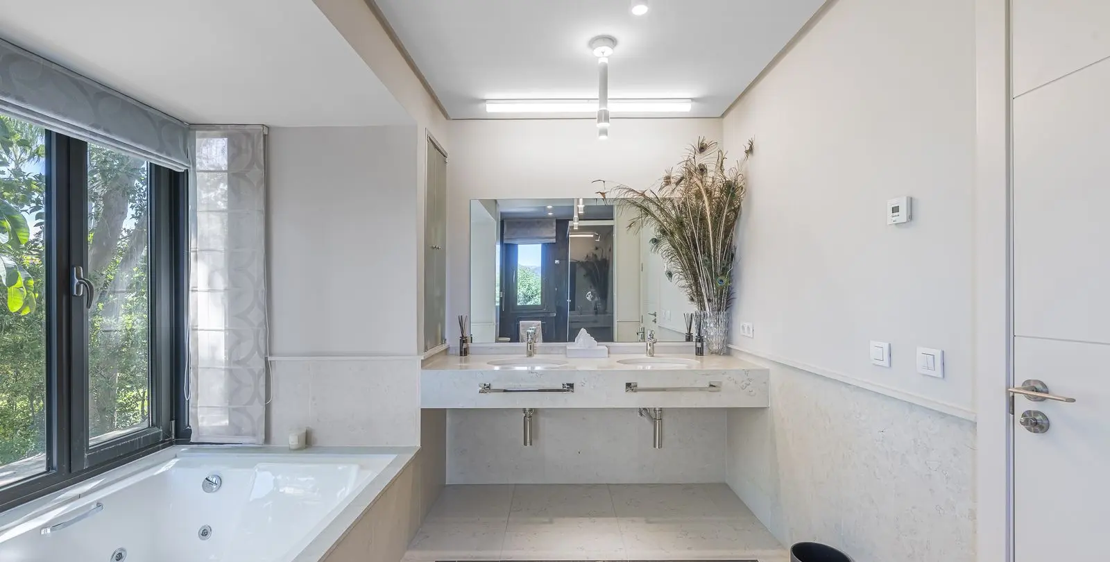 Sale of detached villa in The Golden Mile 28