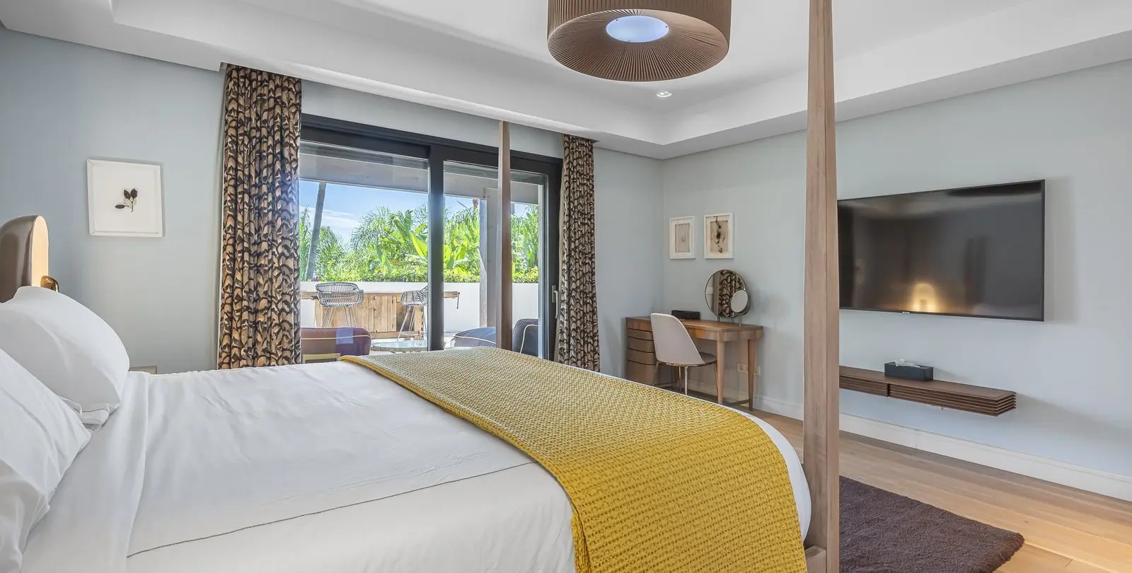 Sale of detached villa in The Golden Mile 30