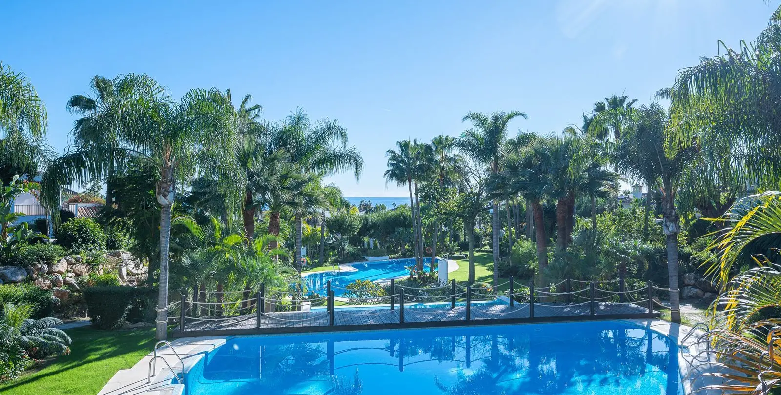 Sale of detached villa in The Golden Mile 35