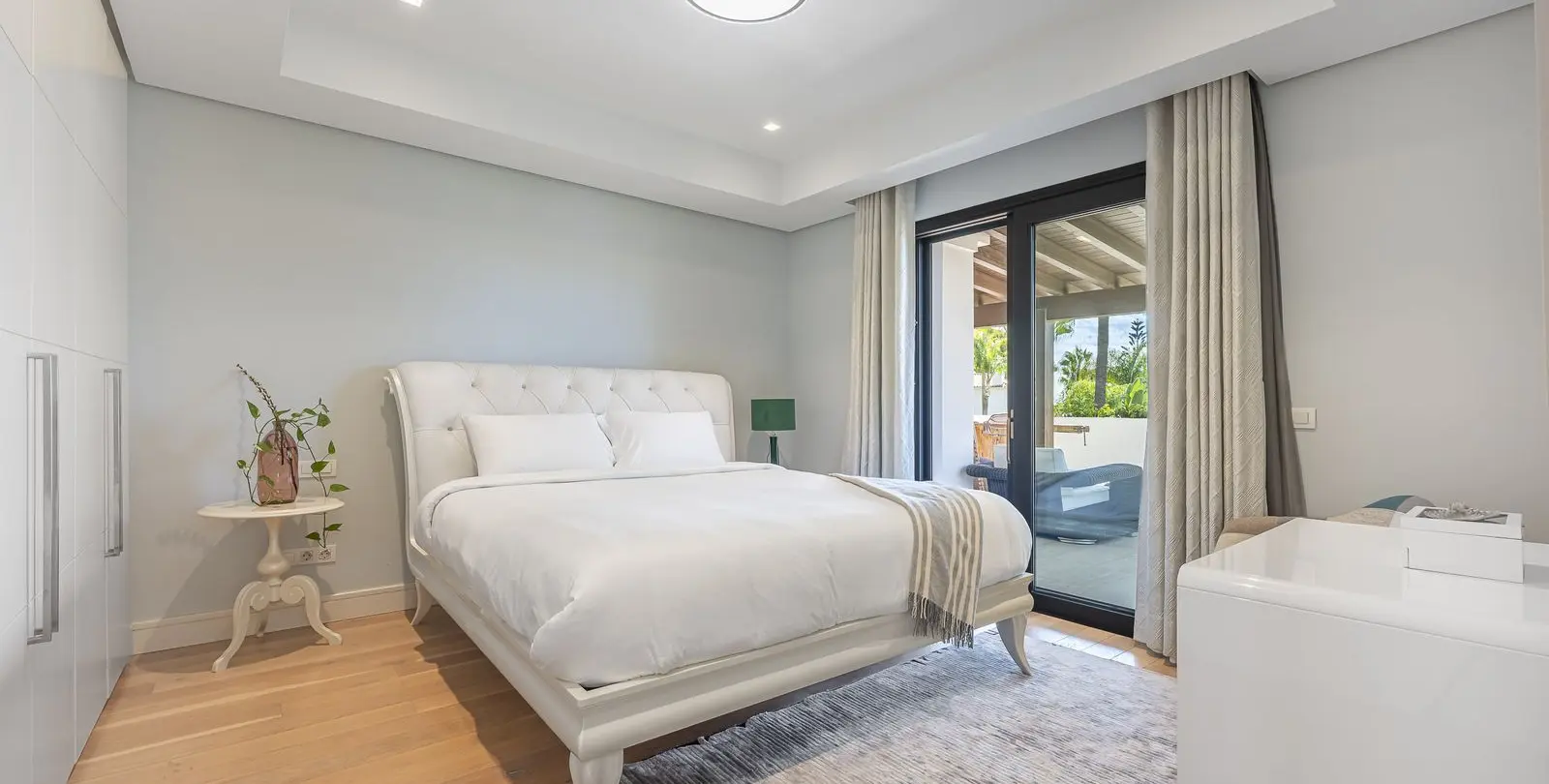 Sale of detached villa in The Golden Mile 43