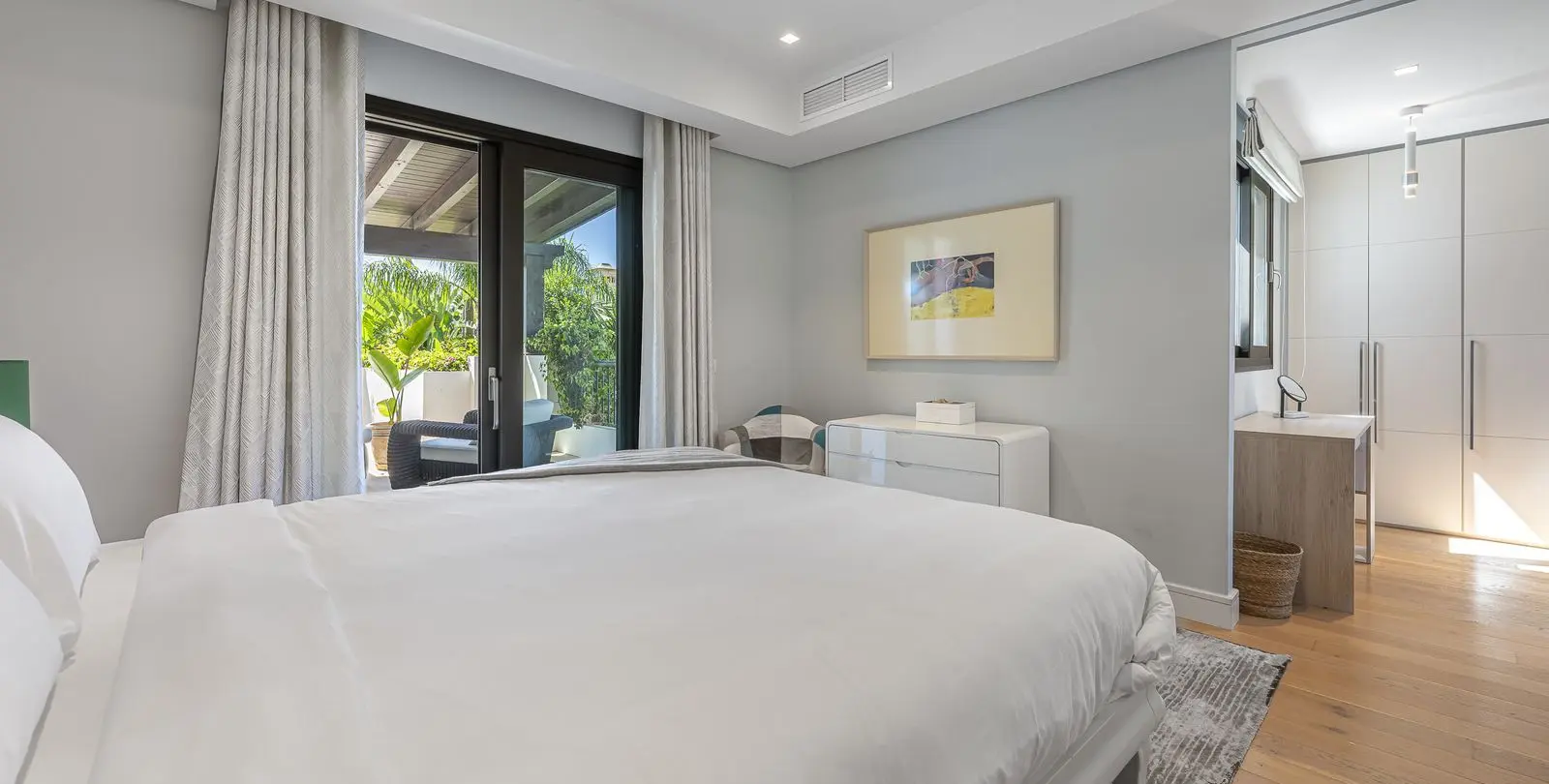 Sale of detached villa in The Golden Mile 45