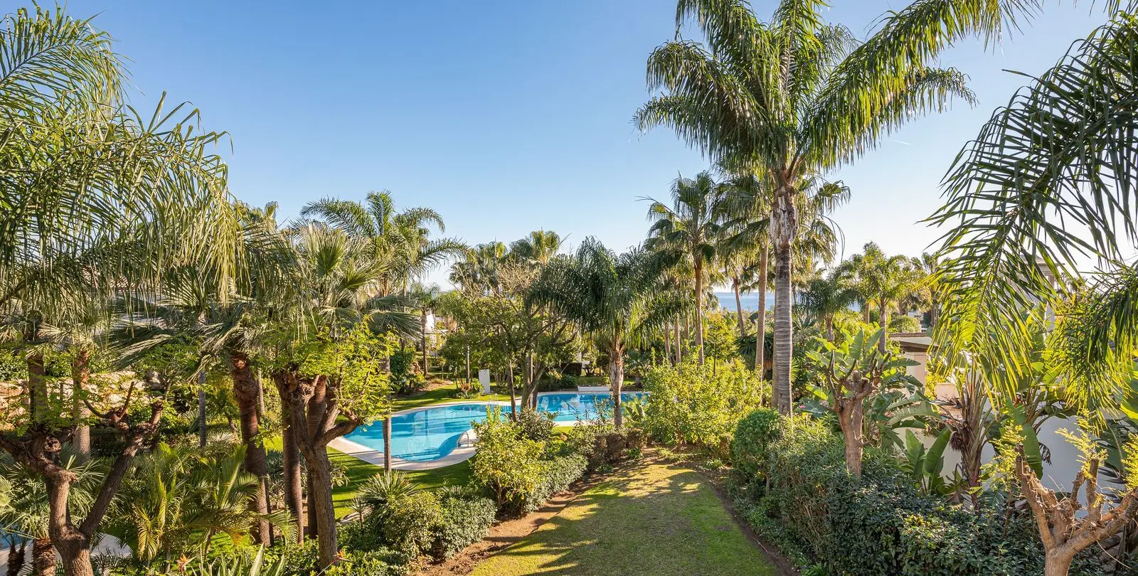 Sale of detached villa in The Golden Mile 49