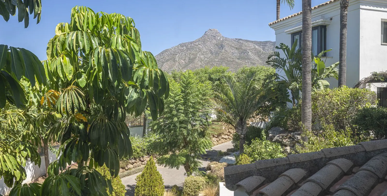 Sale of detached villa in The Golden Mile 51