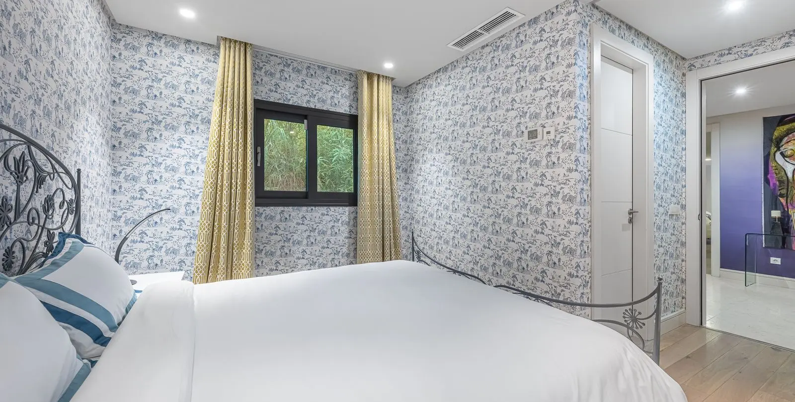 Sale of detached villa in The Golden Mile 56