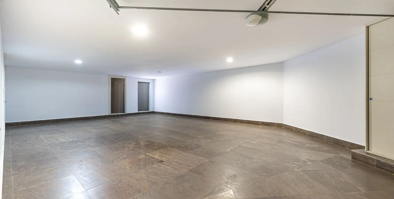 Sale of detached villa in The Golden Mile 67