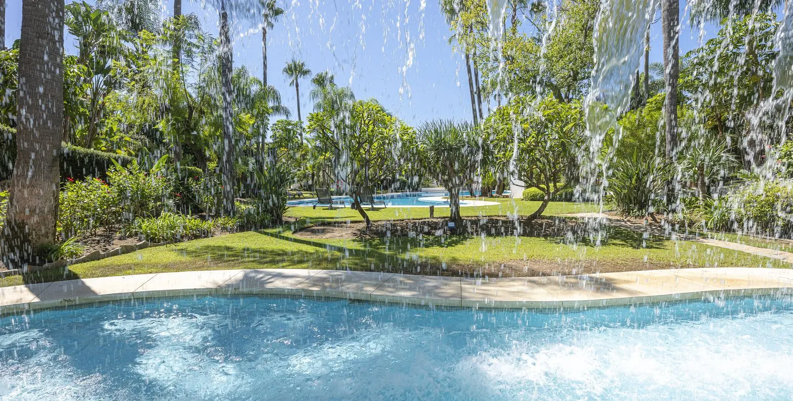 Sale of detached villa in The Golden Mile 76