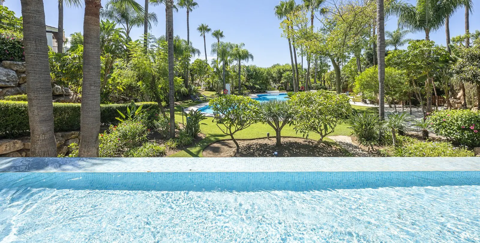 Sale of detached villa in The Golden Mile 79