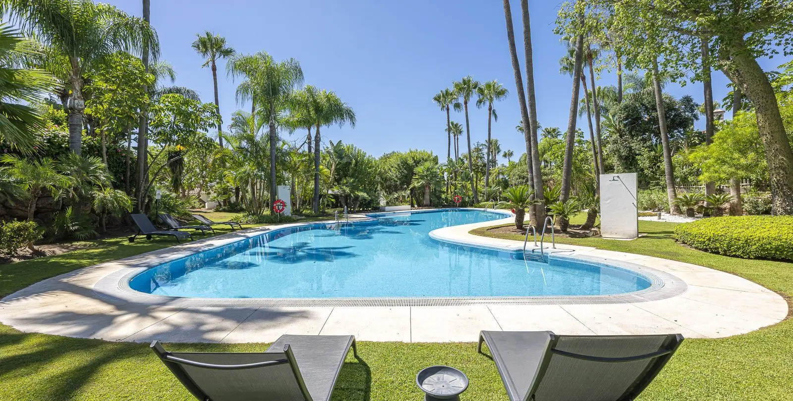Sale of detached villa in The Golden Mile 82