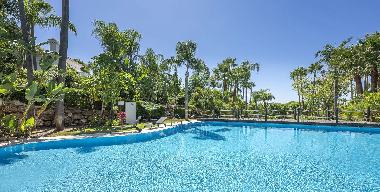 Sale of detached villa in The Golden Mile 84
