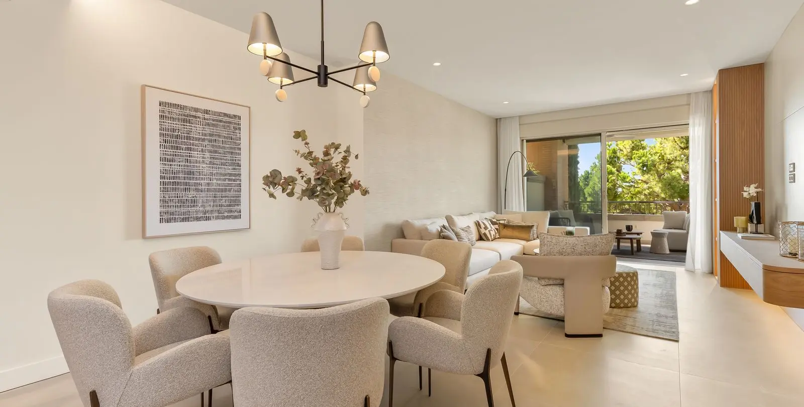 Sale of middle floor apartment in The Golden Mile 3
