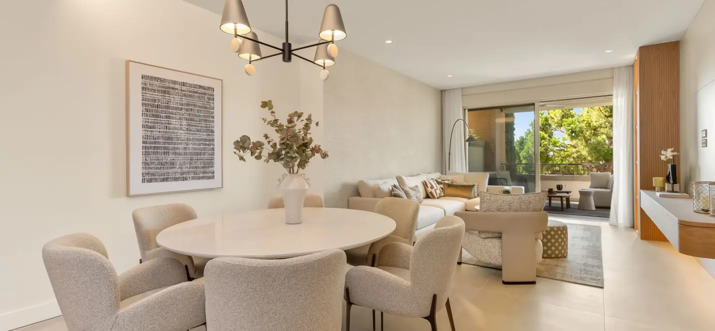 Sale of middle floor apartment in The Golden Mile 2