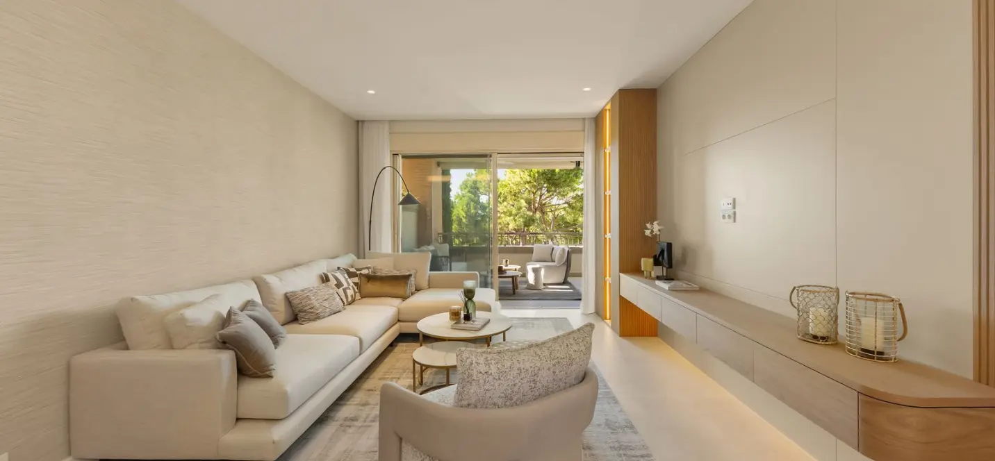 Sale of middle floor apartment in The Golden Mile 3