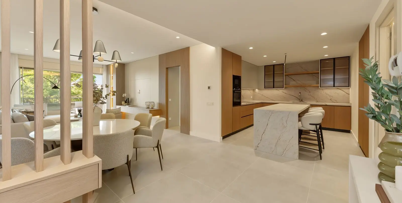 Sale of middle floor apartment in The Golden Mile 6