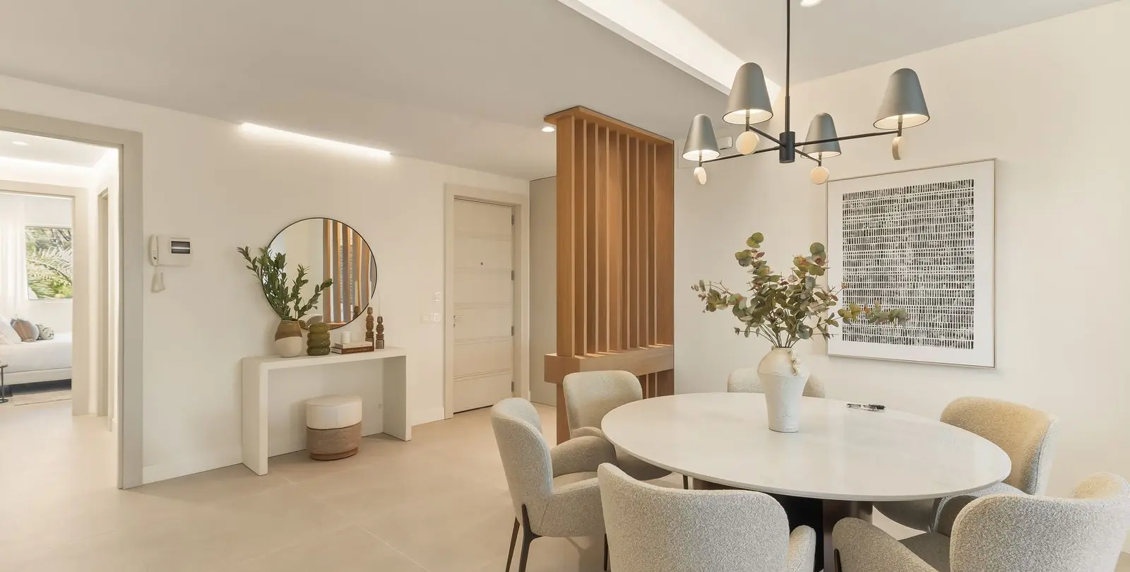 Sale of middle floor apartment in The Golden Mile 7
