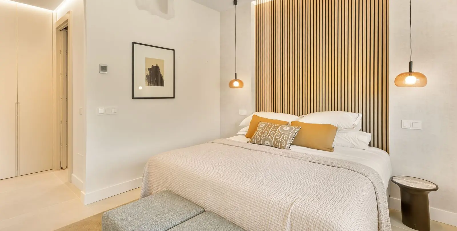 Sale of middle floor apartment in The Golden Mile 19