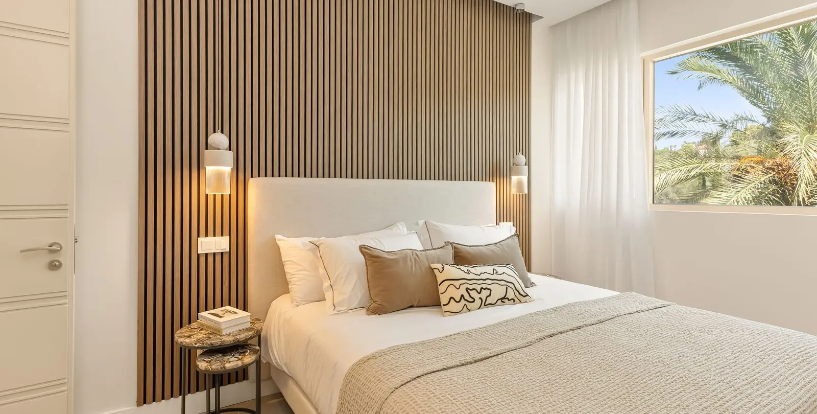 Sale of middle floor apartment in The Golden Mile 24