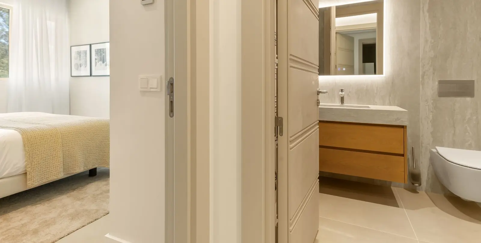 Sale of middle floor apartment in The Golden Mile 25