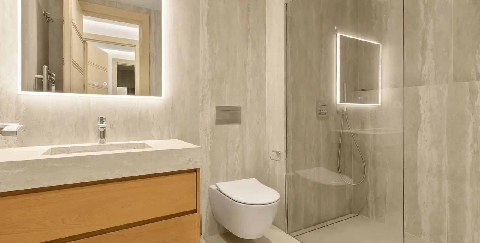 Sale of middle floor apartment in The Golden Mile 26